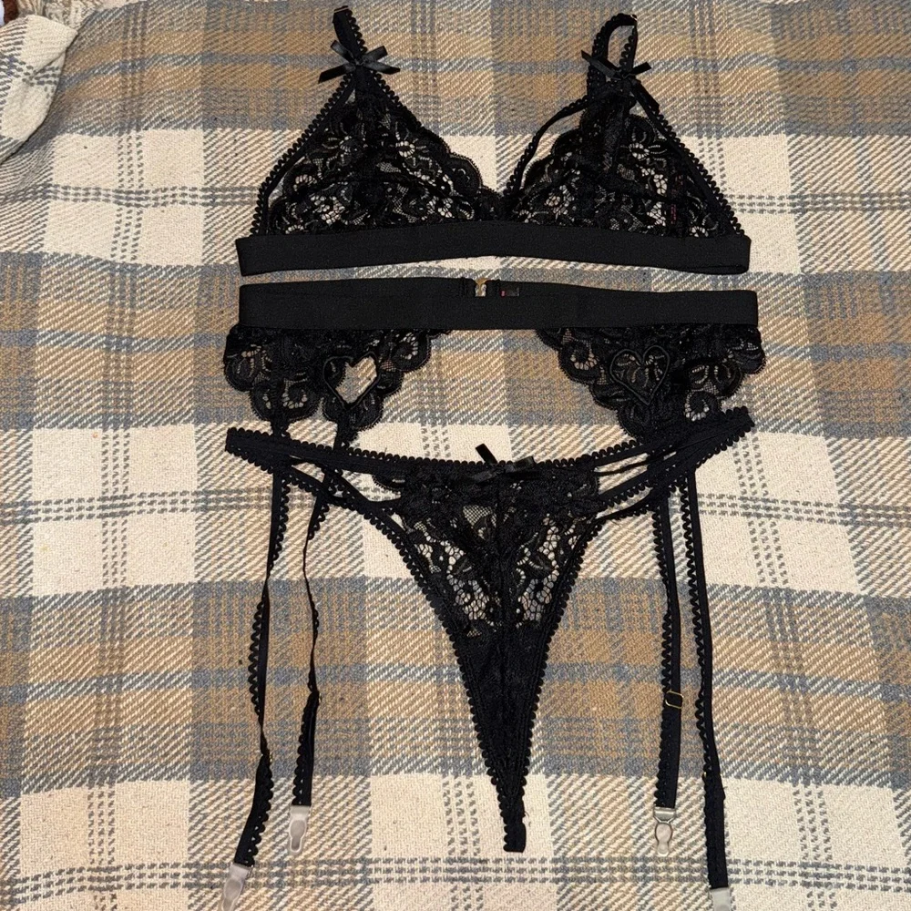 RSlove lingirie set with heart and lace detail